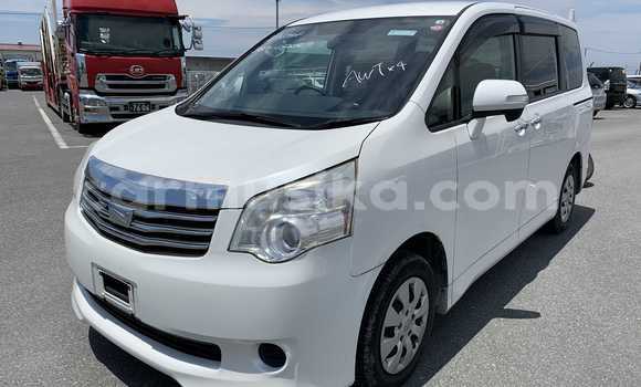 Buy Used Toyota Noah Silver Car in Beitbridge in Matabeleland South Buy Used Toyota Noah Silver Car in Beitbridge in Matabeleland South
