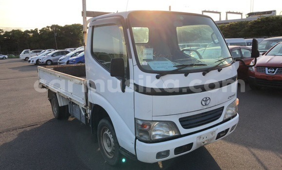 Buy Used Toyota Dyna White Truck in Beitbridge in Matabeleland South Buy Used Toyota Dyna White Truck in Beitbridge in Matabeleland South