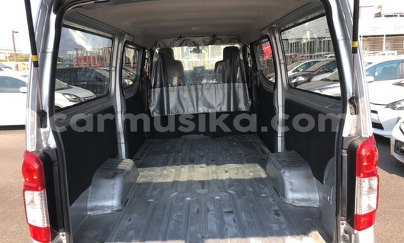 Acheter Occasion Voiture Nissan Nv350 Gris à Beitbridge, Matabeleland South Acheter Occasion Voiture Nissan Nv350 Gris à Beitbridge, Matabeleland South