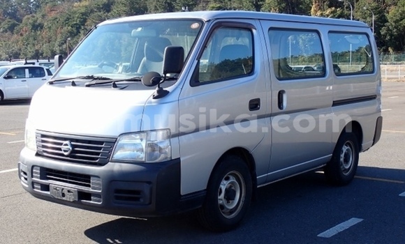 Acheter Occasion Voiture Nissan Caravan Gris à Beitbridge, Matabeleland South