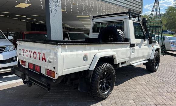 Acheter Occasion Voiture Toyota Land Cruiser Blanc à Beitbridge, Matabeleland South Acheter Occasion Voiture Toyota Land Cruiser Blanc à Beitbridge, Matabeleland South
