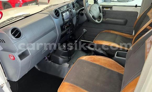 Acheter Occasion Voiture Toyota Land Cruiser Blanc à Beitbridge, Matabeleland South Acheter Occasion Voiture Toyota Land Cruiser Blanc à Beitbridge, Matabeleland South