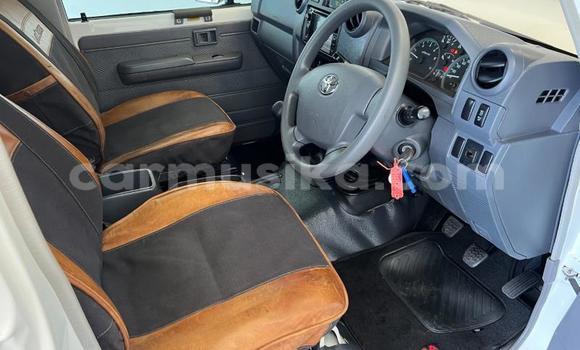 Acheter Occasion Voiture Toyota Land Cruiser Blanc à Beitbridge, Matabeleland South Acheter Occasion Voiture Toyota Land Cruiser Blanc à Beitbridge, Matabeleland South