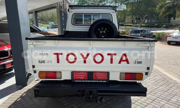 Acheter Occasion Voiture Toyota Land Cruiser Blanc à Beitbridge, Matabeleland South Acheter Occasion Voiture Toyota Land Cruiser Blanc à Beitbridge, Matabeleland South