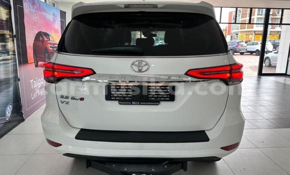 Acheter Occasion Voiture Toyota Fortuner Blanc à Beitbridge, Matabeleland South Acheter Occasion Voiture Toyota Fortuner Blanc à Beitbridge, Matabeleland South