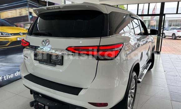 Acheter Occasion Voiture Toyota Fortuner Blanc à Beitbridge, Matabeleland South Acheter Occasion Voiture Toyota Fortuner Blanc à Beitbridge, Matabeleland South