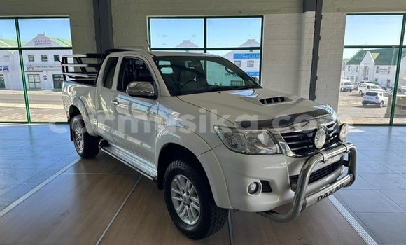 Buy Used Toyota Hilux White Car in Beitbridge in Matabeleland South