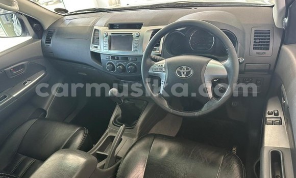 Tenga Tsaru Toyota Hilux Chena Mota in Beitbridge in Matabeleland South Tenga Tsaru Toyota Hilux Chena Mota in Beitbridge in Matabeleland South