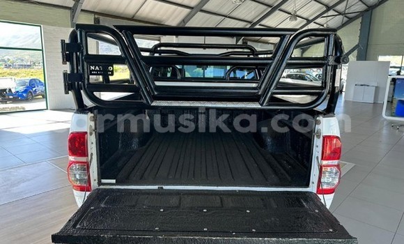 Tenga Tsaru Toyota Hilux Chena Mota in Beitbridge in Matabeleland South Tenga Tsaru Toyota Hilux Chena Mota in Beitbridge in Matabeleland South