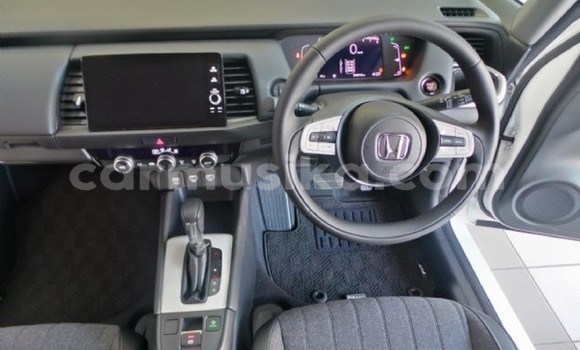 Acheter Occasion Voiture Honda Fit Blanc à Beitbridge, Matabeleland South Acheter Occasion Voiture Honda Fit Blanc à Beitbridge, Matabeleland South