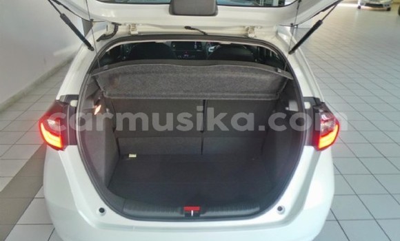 Acheter Occasion Voiture Honda Fit Blanc à Beitbridge, Matabeleland South Acheter Occasion Voiture Honda Fit Blanc à Beitbridge, Matabeleland South