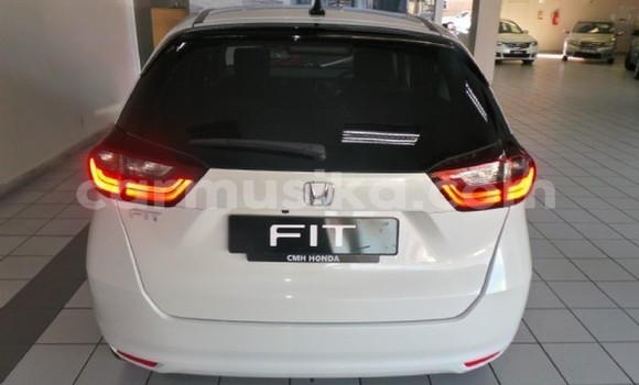 Acheter Occasion Voiture Honda Fit Blanc à Beitbridge, Matabeleland South Acheter Occasion Voiture Honda Fit Blanc à Beitbridge, Matabeleland South