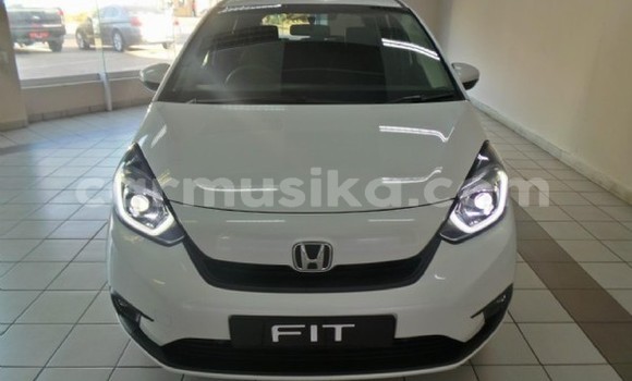 Acheter Occasion Voiture Honda Fit Blanc à Beitbridge, Matabeleland South Acheter Occasion Voiture Honda Fit Blanc à Beitbridge, Matabeleland South