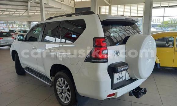 Acheter Occasion Voiture Toyota Land Cruiser Prado Blanc à Beitbridge, Matabeleland South Acheter Occasion Voiture Toyota Land Cruiser Prado Blanc à Beitbridge, Matabeleland South
