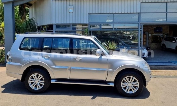 Acheter Occasion Voiture Mitsubishi Pajero Gris à Beitbridge, Matabeleland South Acheter Occasion Voiture Mitsubishi Pajero Gris à Beitbridge, Matabeleland South
