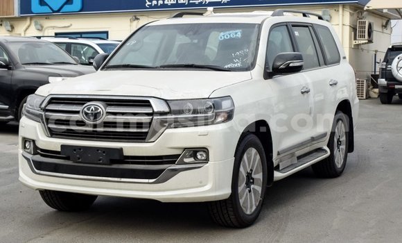 Acheter Import Voiture Toyota Land Cruiser Blanc à Import - Dubai, Harare Acheter Import Voiture Toyota Land Cruiser Blanc à Import - Dubai, Harare