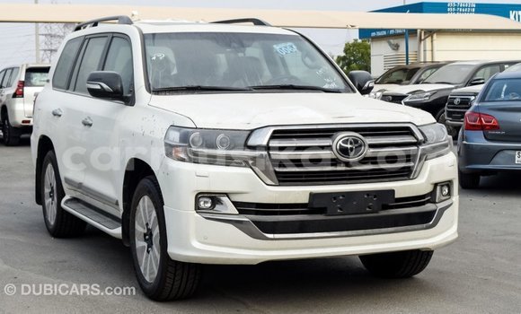 Acheter Import Voiture Toyota Land Cruiser Blanc à Import - Dubai, Harare Acheter Import Voiture Toyota Land Cruiser Blanc à Import - Dubai, Harare