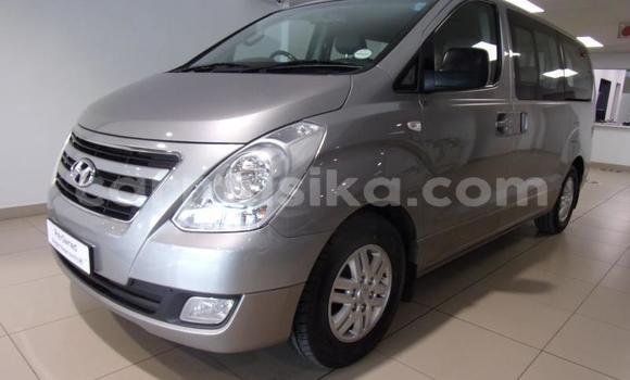 Buy Used Hyundai H1 Silver Car in Beitbridge in Matabeleland South