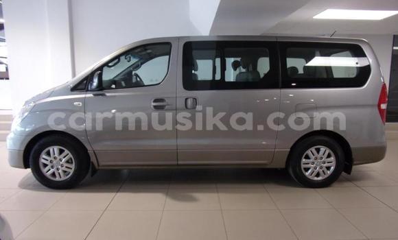 Acheter Occasion Voiture Hyundai H1 Gris à Beitbridge, Matabeleland South Acheter Occasion Voiture Hyundai H1 Gris à Beitbridge, Matabeleland South