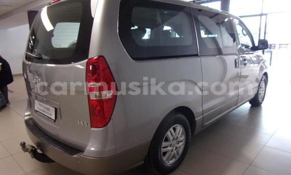 Acheter Occasion Voiture Hyundai H1 Gris à Beitbridge, Matabeleland South Acheter Occasion Voiture Hyundai H1 Gris à Beitbridge, Matabeleland South