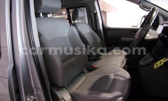 Acheter Occasion Voiture Hyundai H1 Gris à Beitbridge, Matabeleland South Acheter Occasion Voiture Hyundai H1 Gris à Beitbridge, Matabeleland South