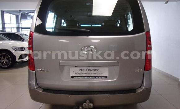 Acheter Occasion Voiture Hyundai H1 Gris à Beitbridge, Matabeleland South Acheter Occasion Voiture Hyundai H1 Gris à Beitbridge, Matabeleland South