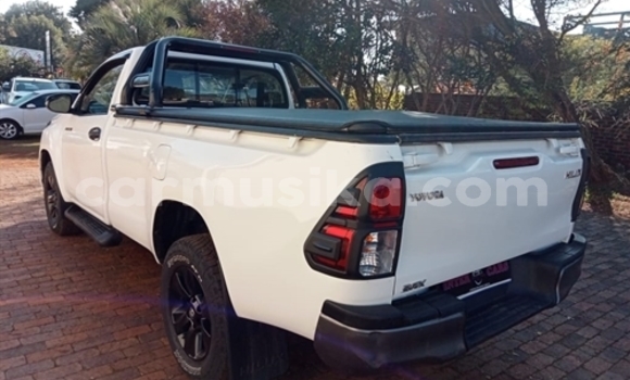 Tenga Tsaru Toyota Hilux Chena Mota in Beitbridge in Matabeleland South Tenga Tsaru Toyota Hilux Chena Mota in Beitbridge in Matabeleland South