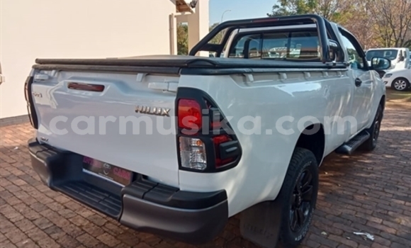 Tenga Tsaru Toyota Hilux Chena Mota in Beitbridge in Matabeleland South Tenga Tsaru Toyota Hilux Chena Mota in Beitbridge in Matabeleland South
