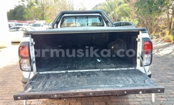 Tenga Tsaru Toyota Hilux Chena Mota in Beitbridge in Matabeleland South Tenga Tsaru Toyota Hilux Chena Mota in Beitbridge in Matabeleland South