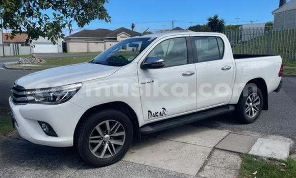 Nunua Ilio tumika Toyota Hilux Nyeupe Gari ndani ya Beitbridge nchini Matabeleland Kusini Nunua Ilio tumika Toyota Hilux Nyeupe Gari ndani ya Beitbridge nchini Matabeleland Kusini