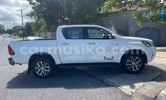 Nunua Ilio tumika Toyota Hilux Nyeupe Gari ndani ya Beitbridge nchini Matabeleland Kusini Nunua Ilio tumika Toyota Hilux Nyeupe Gari ndani ya Beitbridge nchini Matabeleland Kusini