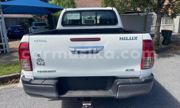 Nunua Ilio tumika Toyota Hilux Nyeupe Gari ndani ya Beitbridge nchini Matabeleland Kusini Nunua Ilio tumika Toyota Hilux Nyeupe Gari ndani ya Beitbridge nchini Matabeleland Kusini