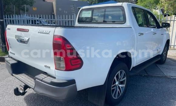 Nunua Ilio tumika Toyota Hilux Nyeupe Gari ndani ya Beitbridge nchini Matabeleland Kusini Nunua Ilio tumika Toyota Hilux Nyeupe Gari ndani ya Beitbridge nchini Matabeleland Kusini