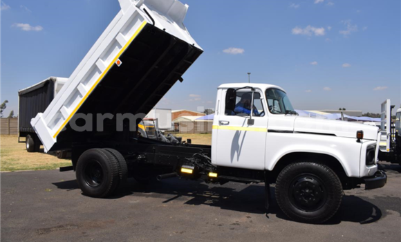 Tenga Tsaru Toyota DA Chena Rori in Beitbridge in Matabeleland South