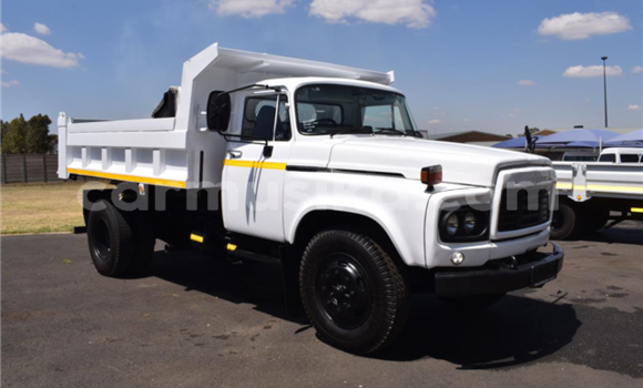 Acheter Occasion Utilitaire Toyota DA Blanc à Beitbridge, Matabeleland South Acheter Occasion Utilitaire Toyota DA Blanc à Beitbridge, Matabeleland South