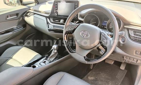 Nunua Ilio tumika Toyota C-HR Fedha Gari ndani ya Beitbridge nchini Matabeleland Kusini Nunua Ilio tumika Toyota C-HR Fedha Gari ndani ya Beitbridge nchini Matabeleland Kusini