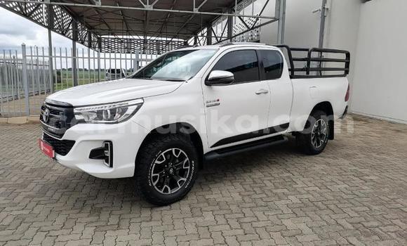 Buy Used Toyota Hilux White Car in Beitbridge in Matabeleland South Buy Used Toyota Hilux White Car in Beitbridge in Matabeleland South