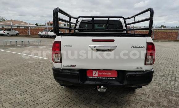 Buy Used Toyota Hilux White Car in Beitbridge in Matabeleland South Buy Used Toyota Hilux White Car in Beitbridge in Matabeleland South