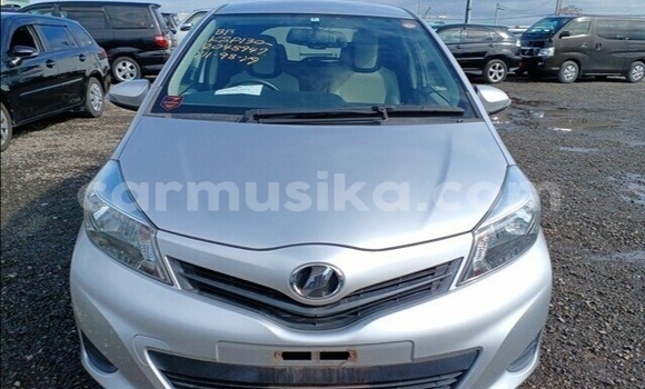 Acheter Occasion Voiture Toyota Vitz Gris à Beitbridge, Matabeleland South Acheter Occasion Voiture Toyota Vitz Gris à Beitbridge, Matabeleland South