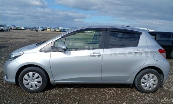 Acheter Occasion Voiture Toyota Vitz Gris à Beitbridge, Matabeleland South Acheter Occasion Voiture Toyota Vitz Gris à Beitbridge, Matabeleland South