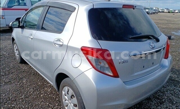 Acheter Occasion Voiture Toyota Vitz Gris à Beitbridge, Matabeleland South Acheter Occasion Voiture Toyota Vitz Gris à Beitbridge, Matabeleland South