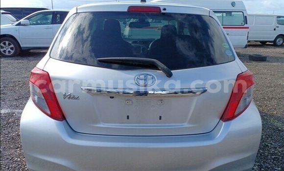 Acheter Occasion Voiture Toyota Vitz Gris à Beitbridge, Matabeleland South Acheter Occasion Voiture Toyota Vitz Gris à Beitbridge, Matabeleland South