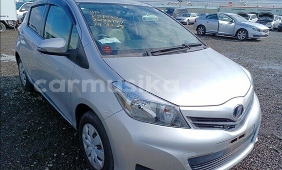 Acheter Occasion Voiture Toyota Vitz Gris à Beitbridge, Matabeleland South Acheter Occasion Voiture Toyota Vitz Gris à Beitbridge, Matabeleland South