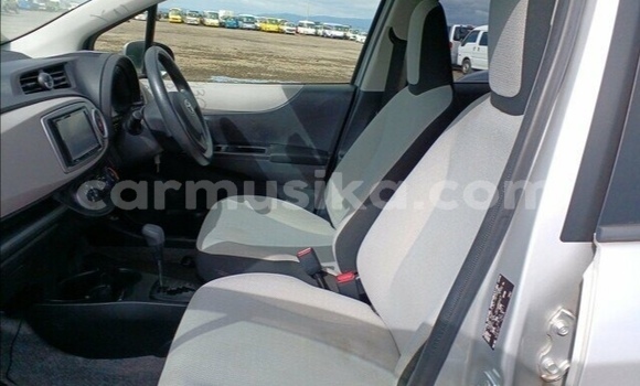 Acheter Occasion Voiture Toyota Vitz Gris à Beitbridge, Matabeleland South Acheter Occasion Voiture Toyota Vitz Gris à Beitbridge, Matabeleland South