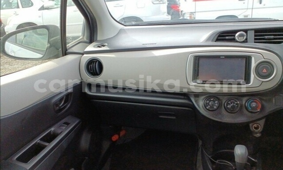 Acheter Occasion Voiture Toyota Vitz Gris à Beitbridge, Matabeleland South Acheter Occasion Voiture Toyota Vitz Gris à Beitbridge, Matabeleland South