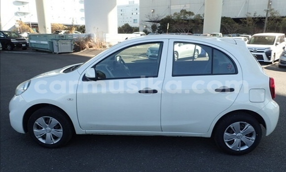 Acheter Occasion Voiture Nissan March Blanc à Beitbridge, Matabeleland South Acheter Occasion Voiture Nissan March Blanc à Beitbridge, Matabeleland South