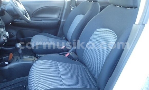 Acheter Occasion Voiture Nissan March Blanc à Beitbridge, Matabeleland South Acheter Occasion Voiture Nissan March Blanc à Beitbridge, Matabeleland South