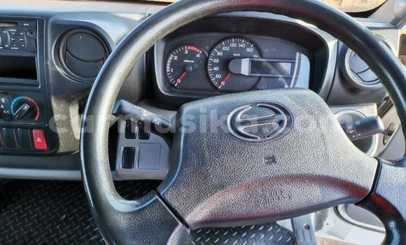 Acheter Occasion Voiture Hummer H3 Blanc à Beitbridge, Matabeleland South Acheter Occasion Voiture Hummer H3 Blanc à Beitbridge, Matabeleland South