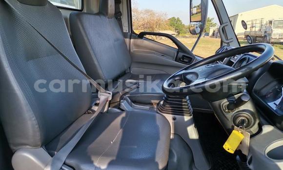 Acheter Occasion Voiture Hummer H3 Blanc à Beitbridge, Matabeleland South Acheter Occasion Voiture Hummer H3 Blanc à Beitbridge, Matabeleland South