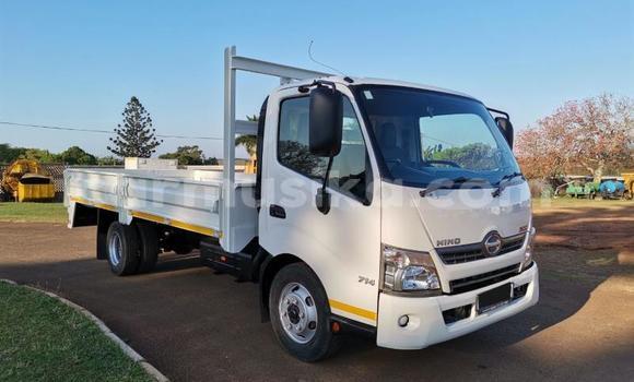 Acheter Occasion Voiture Hummer H3 Blanc à Beitbridge, Matabeleland South Acheter Occasion Voiture Hummer H3 Blanc à Beitbridge, Matabeleland South